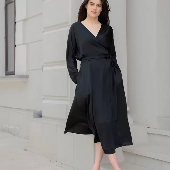 Rochie petrecuta de satin