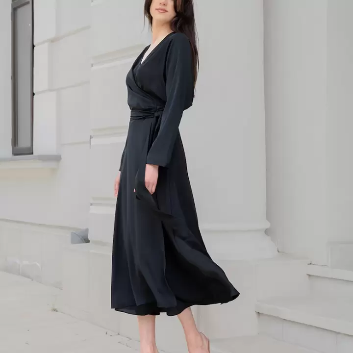 Rochie petrecuta de satin